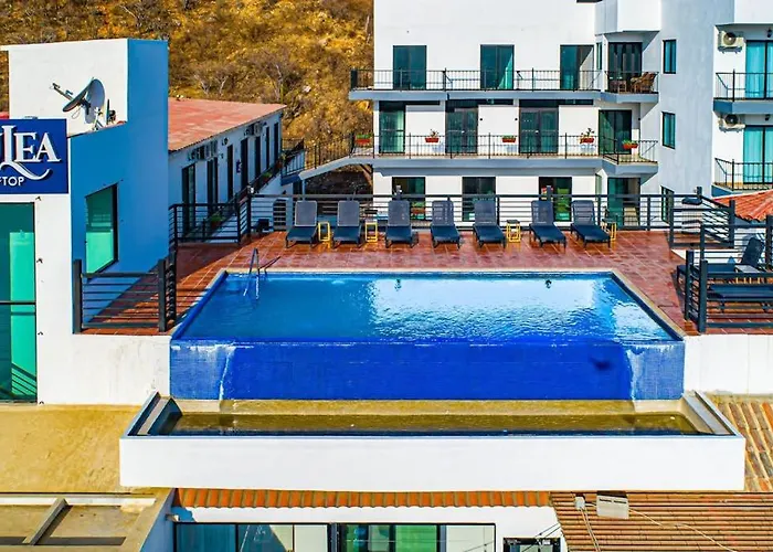 Ferienhaus Dog-friendly Loft With Rooftop Infinity Pool, Gym, Balcony & Ac